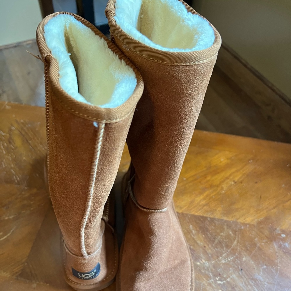 Womens Uggs size 9